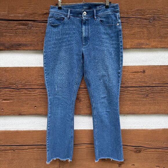 J JILL Denim Kick Flare Ankle Jeans.  Raw Hem, Mid-Rise, Stretch, Blue. Sz 6 EUC - Picture 1 of 15